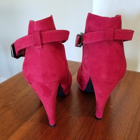 Diba Red Platform Ankle Boot * Never Worn * - Picture 3 of 13